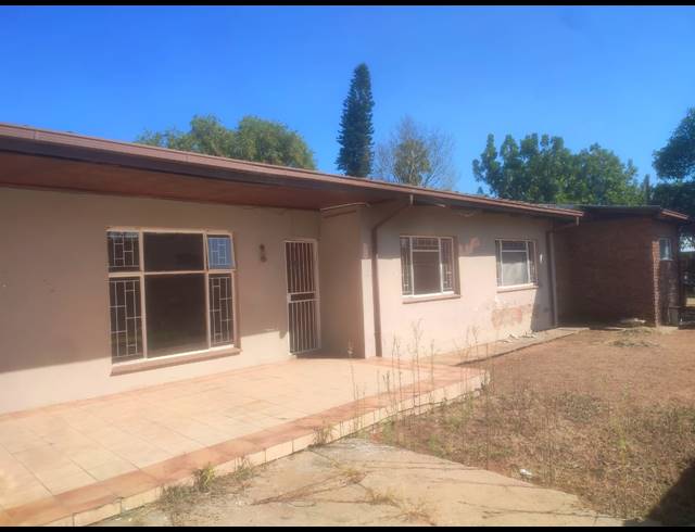 6 BEDROOM HOUSE FOR SALE IN ANNADALE
